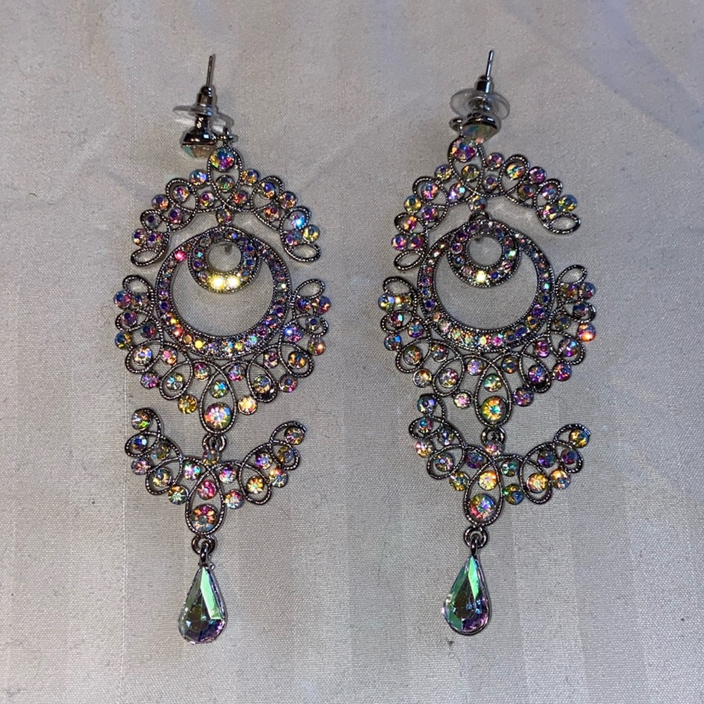 Last chance!!!! Never worn earrings